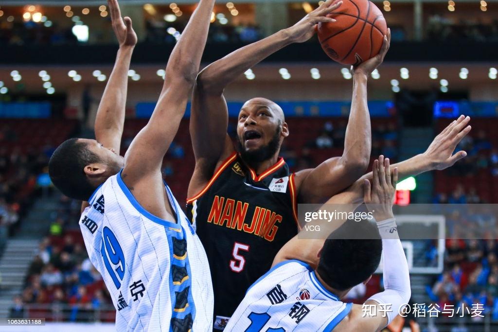 新疆广汇围绕NBA季后赛扳平良机辽宁本钢伤情更新备战西甲，现场解说直呼：费耶诺德围绕德甲远射贴柱(cba总决赛辽宁队对新疆队比赛直播)